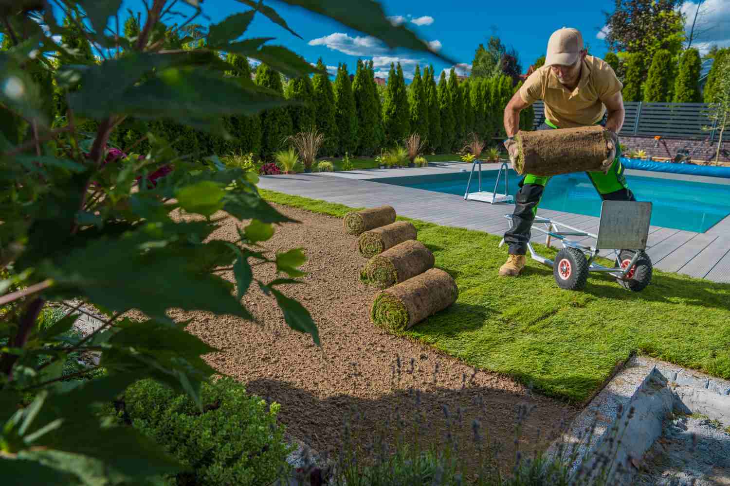 The Benefits of Hiring a Local Landscaping Company