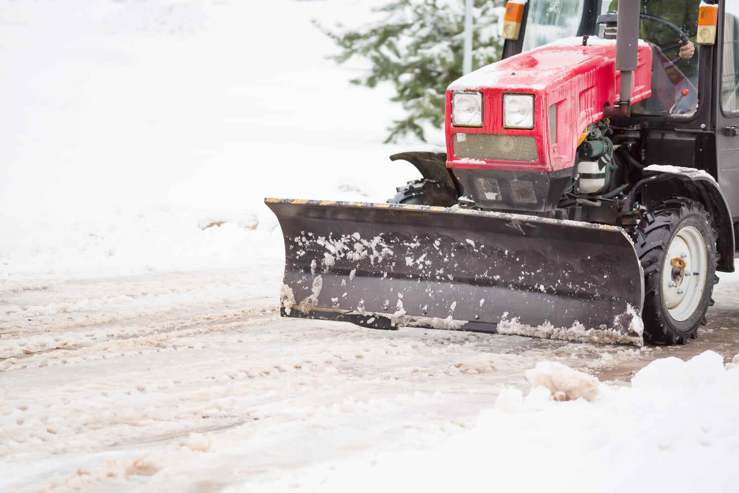 How a Local Snow Removal Team Responds Faster During Winter Storms