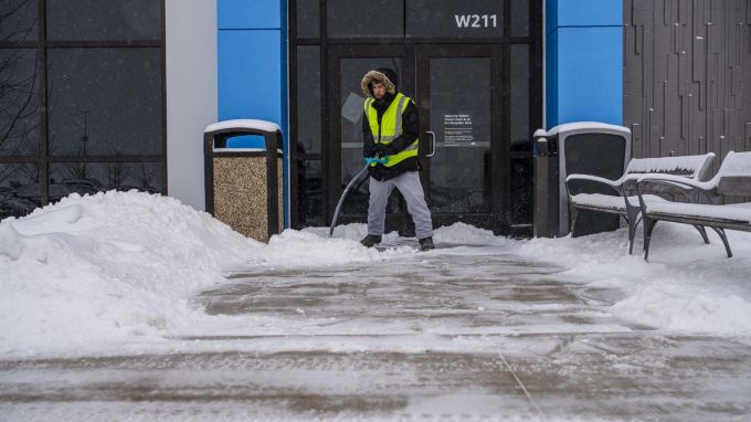How to Avoid Wintertime Slips & Falls on Your Commercial Business Property